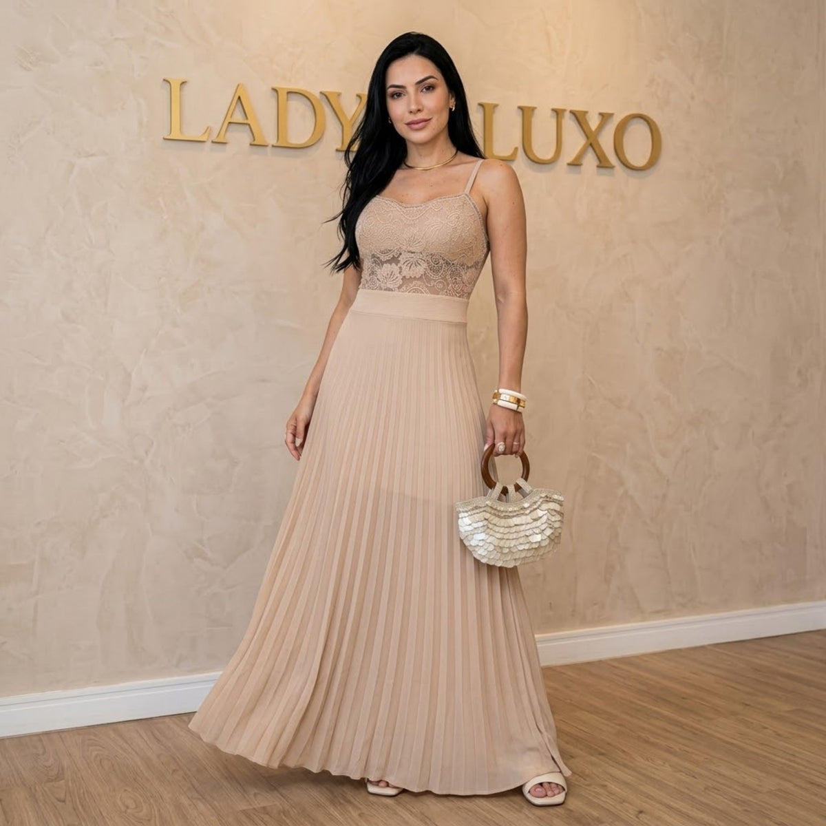 Vestido Longo Plissado Detalhe Renda