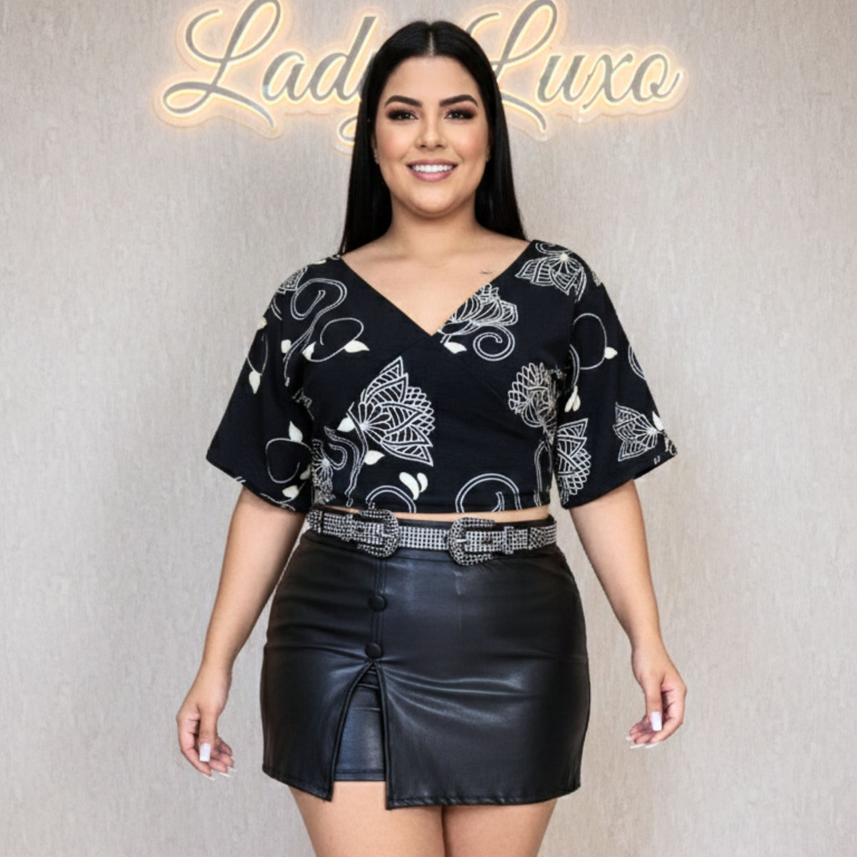 Shorts Saia Couro Cirre Fenda e Botão