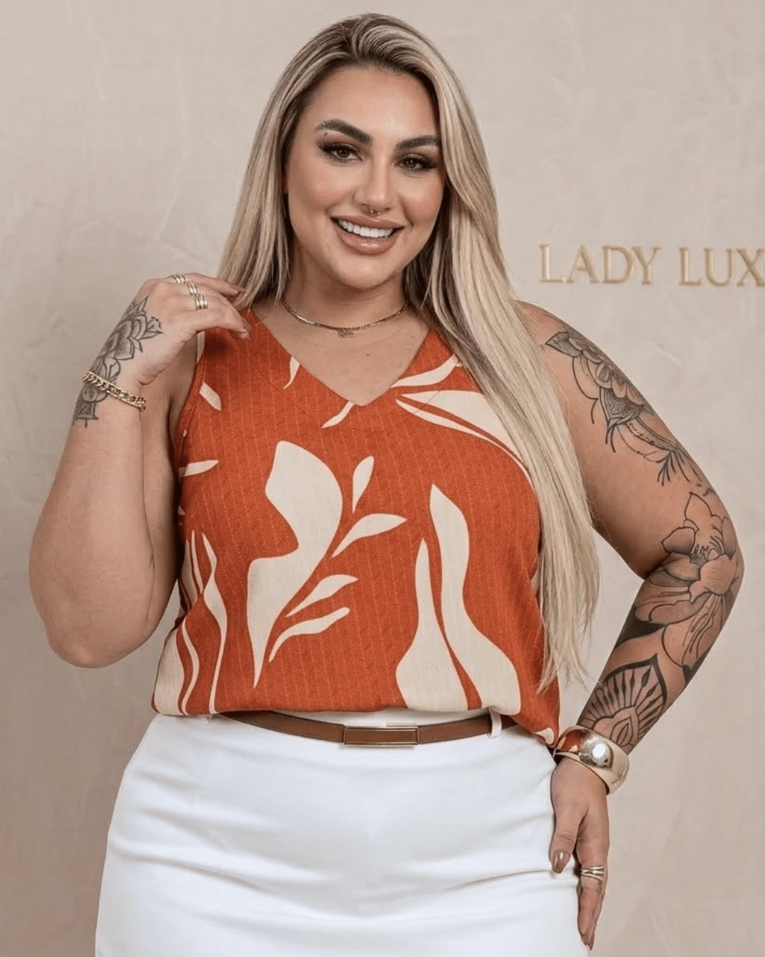 Regata Social Decote V Plus Size Estampada