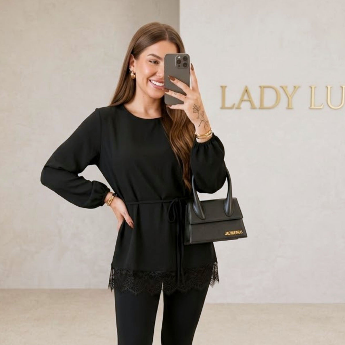 Blusa Manga Longa Cintinho Barra Detalhe Renda