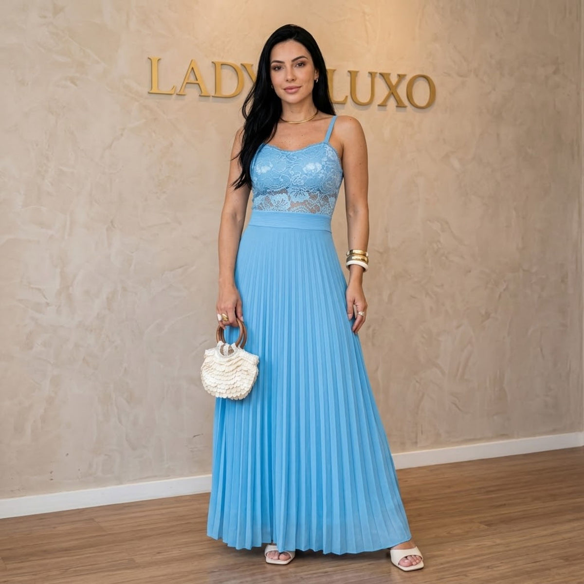 Vestido Longo Plissado Detalhe Renda