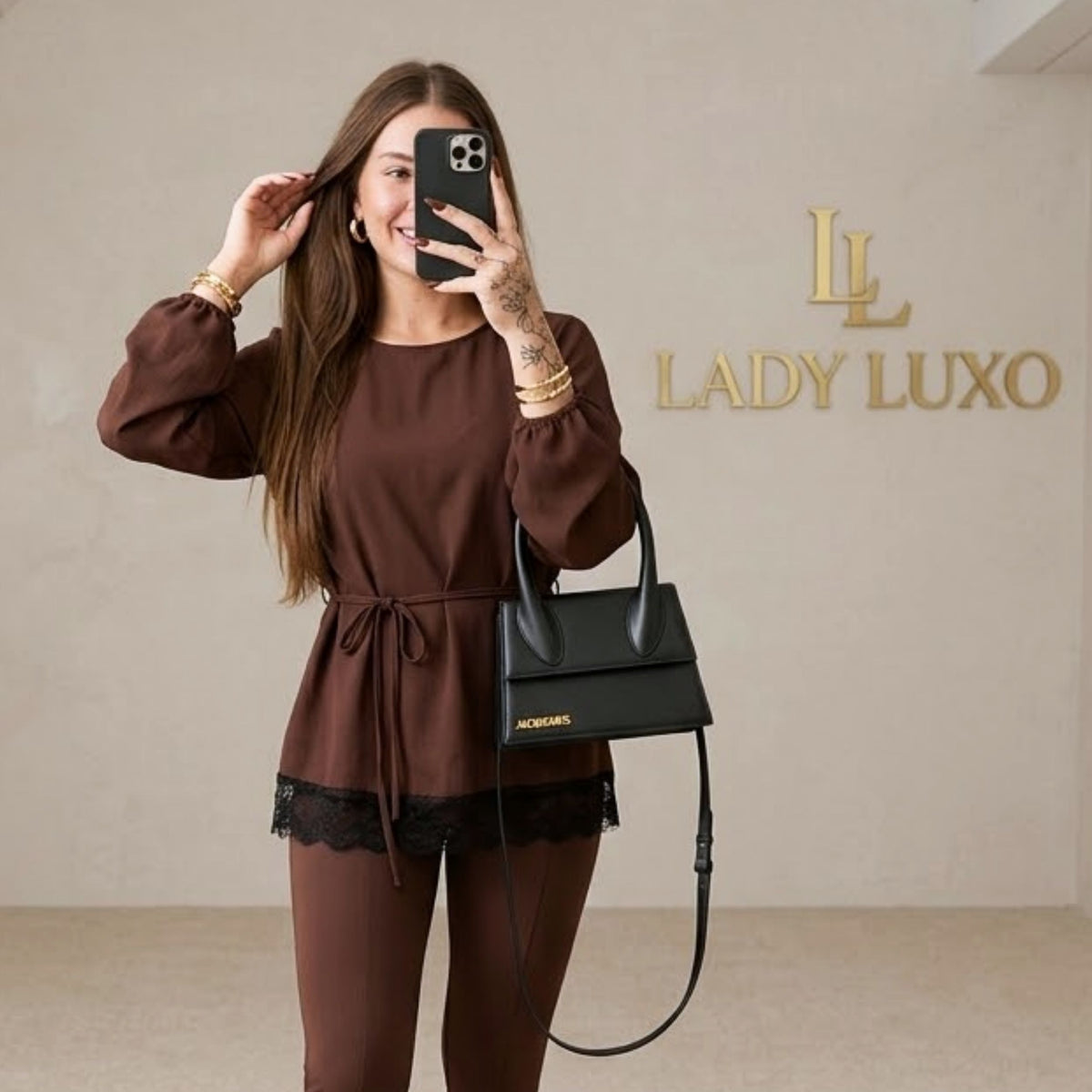 Blusa Manga Longa Cintinho Barra Detalhe Renda
