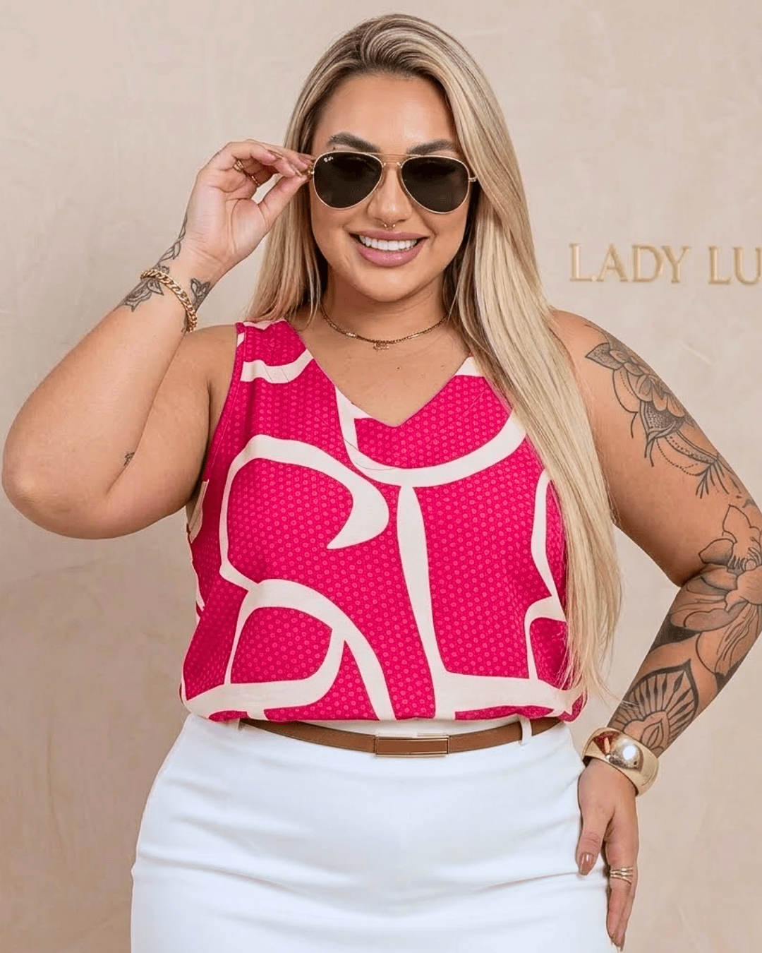 Regata Social Decote V Plus Size Estampada